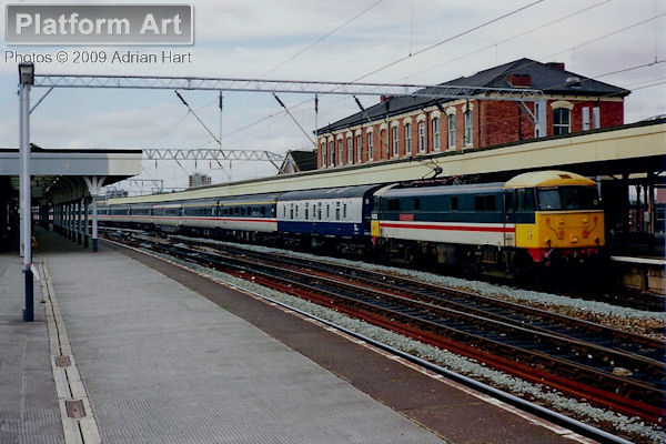 Carrying the name Lancashire Witch, Class 86 locomotive 86213 arrives at Stockport on 22nd August 1989 with the 17.00 Manchester Piccadilly - London Euston service.